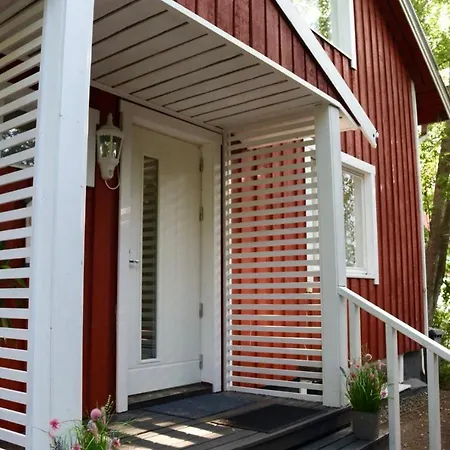 The Red Residence, Centre
