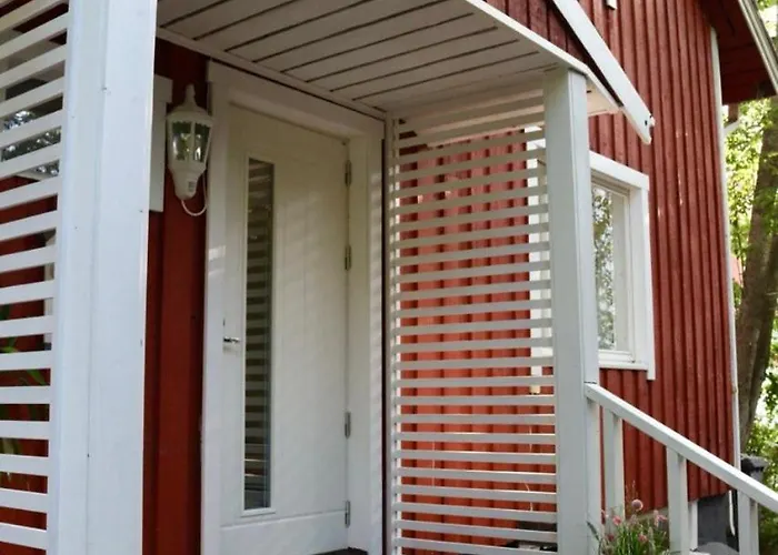 The Red Residence, Centre