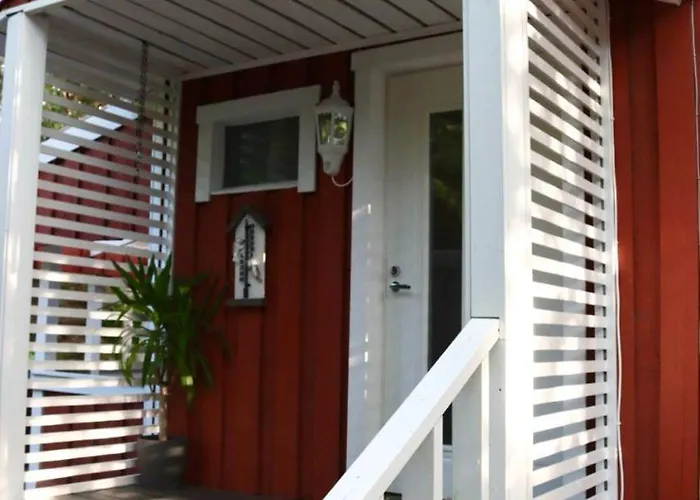 The Red Residence, Centre Villa