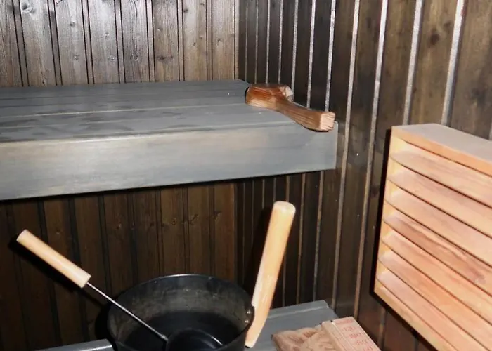 The Red Residence, Centre Villa